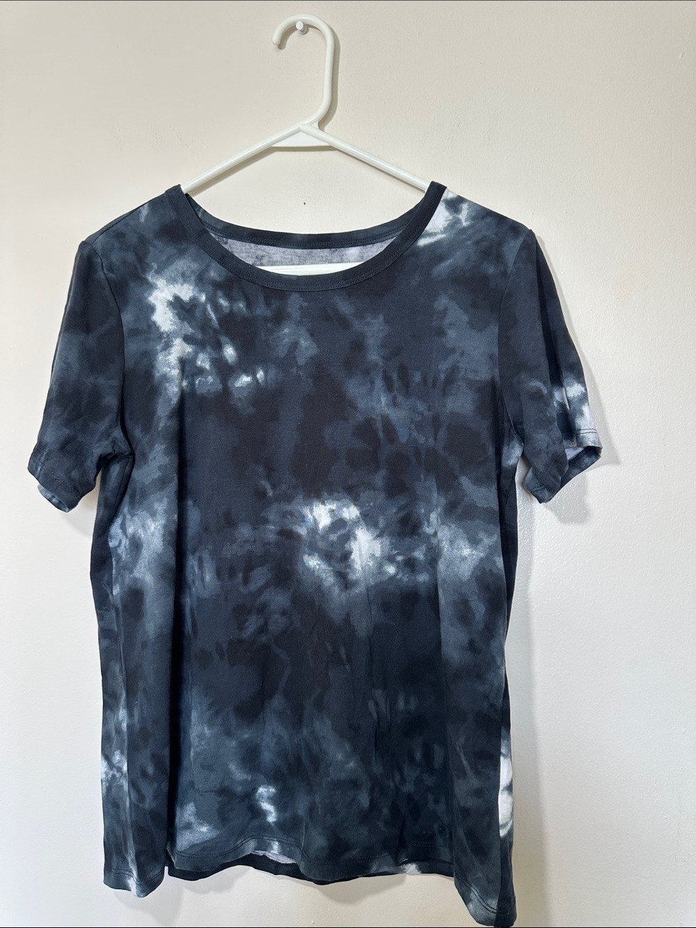 AnyBody Black & White Tie-Dye Short Sleeve Tee